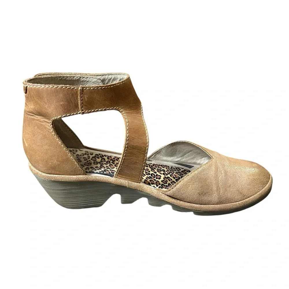 Fly London closed toe